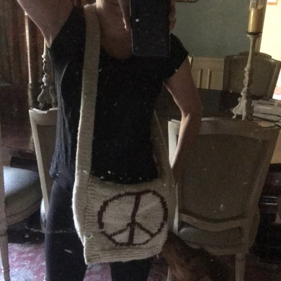Peace sign purse with velcro closures - Picture 6 of 6